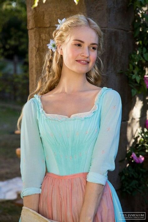 Cinderella Lily James Lilly James, Cinderella Live Action, Cinderella Aesthetic, Medieval Hairstyles, Cinderella Movie, Cinderella 2015, Estilo Hippy, Blonde Braids, Have Courage And Be Kind