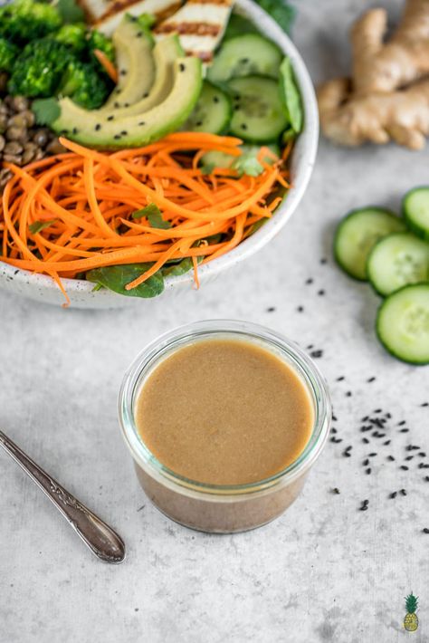 Ginger Miso Dressing, Miso Dressing Recipe, Miso Salad Dressing, Miso Salad, Creamy Chipotle Dressing, Salad Asian, Miso Ginger Dressing, Chipotle Dressing, Ginger Miso