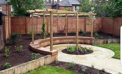 Diy Garden Fencing, Communal Garden, East Facing Garden, Landscaping Along Fence, Creative Landscaping, Babbling Brook, Diy Garden Fence, Outdoor Seating Area, Back Garden Design