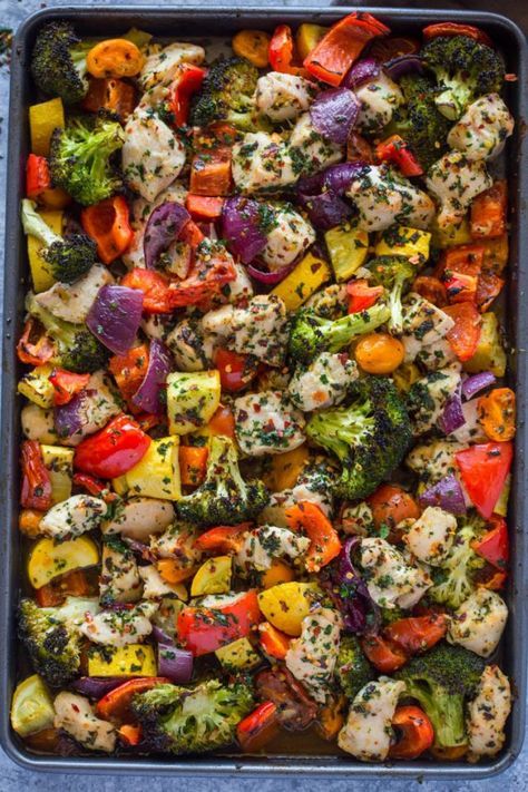 Sheet Pan Roasted Garlic & Herb Chicken and Veggies + Giveaway! | Gimme Delicious Garlic And Herb Chicken, Baked Meat, Gimme Delicious, Garlic Herb Chicken, Pan Cooking, Chicken And Veggies, Sheet Pan Suppers, Sheet Pan Dinners Recipes, Garden Cooking