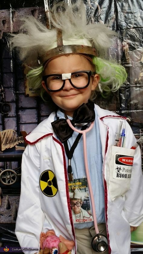 Libbie: I made this costume for my grand daughter Leah. I bought the light up wig on clearance last year. The lab coat was a toy coat that I glued pockets... Mad Scientist Halloween Costume, Science Costumes, Mad Scientist Costume, Mad Scientist Halloween, Scientist Costume, Make Your Own Costume, 2015 Halloween Costumes, Halloween Science, Costume Works