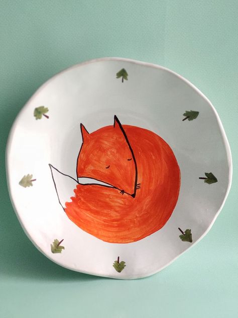 Ceramic plate with fox made by Maria Kunybalova Fox Plate, Ceramic Platters, Ceramic Plate, Porcelain Plates, Pottery Painting, Ceramic Plates, Ceramic Painting, Fox, Ceramics