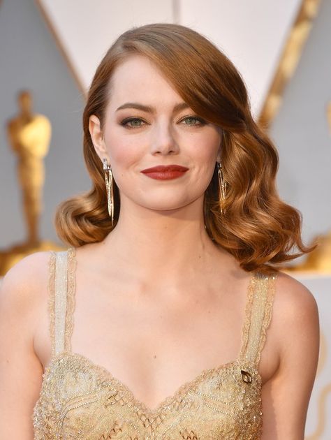 But if you take a closer look, Stone's Oscars 2017 look meant much more than just a lesson in red carpet slayage: Her ensemble carried an almost-hidden, political-slash-feminist statement, as well. On her left shoulder, right beneath the strap of her gown, Stone wore a gold Planned Parenthood pin. Bangs Sideswept, Bangs Updo, Oscar Hairstyles, Bombshell Hair, Oscars Red Carpet, Bangs For Round Face, Fringe Bangs, Bangs With Medium Hair, Felicity Jones