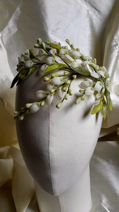 Edgy Bridal, Wedding Headdress, Wax Flowers, Bridal Fashion Jewelry, Floral Headpiece, Fascinator Hats, Wedding Hats, Crown Hairstyles, Diy Hair Accessories