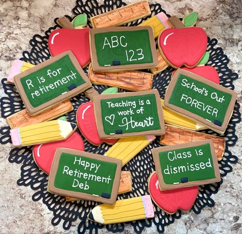 Principal Retirement Cake, School Secretary Retirement Party Ideas, Teacher Retirement Party Decor, Retirement Party Decorations Teacher, Retirement Party For Teachers, Retirement Ideas For Teachers, Teacher Retirement Ideas, Retirement Party Teacher, School Retirement Party Ideas