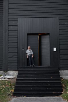 House That Black Built, Black Exterior Homes, Black Exterior House, All Black House Exterior, Modern Black Houses, Black Modern House, Modern Black House, Black Exterior Doors, Black Houses