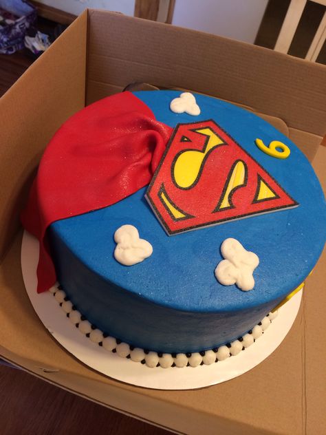 Superman Birthday Cake Superman Birthday Cake, Cake Superhero, Superman Cake, Superman Cakes, Superman Birthday, Cakes To Make, Superhero Birthday Cake, Cool Cake Designs, Cupcakes Decorados