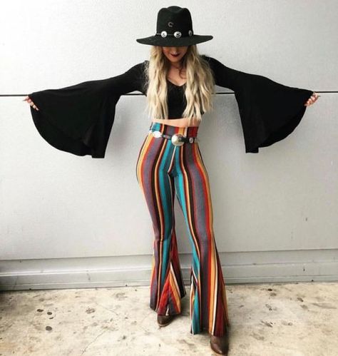 70s Fashion Trends That Need To Come Back Today Striped Bell Bottoms, 70s Mode, Nfr Outfits, Fest Outfits, Country Style Outfits, Saturday Night Fever, 70s Inspired Fashion, Western Wear Outfits, Cute Country Outfits