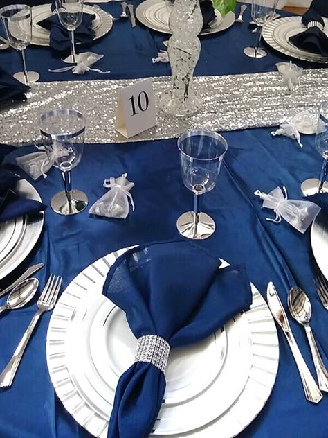 Blue And Silver Tablescapes, Silver Table Settings Ideas, Navy Blue And Silver Table Setting, Blue Silver Table Decor, Navy And Silver Christmas Table, Quince Decorations Navy Blue And Silver, Navy And Silver Wedding Decorations, Navy And Silver Wedding Theme, Blue And Silver Table Decorations