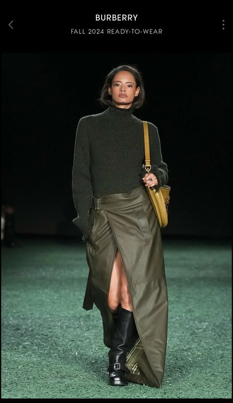 Fashion Trend Forecast, London Fashion Weeks, Burberry Outfit, Classic Trench Coat, Burberry Prorsum, Trend Forecasting, Naomi Campbell, Fall 2024, Thom Browne