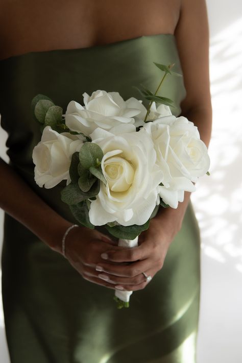 The "Callista Bridesmaid Bouquet" is a blend of romance and elegance for the modern bridesmaid. Made with a mix of "real touch" petite alba, alba, and hybrid tea roses and premium silk silver dollar eucalyptus. Stems wrapped with ribbon. No glue, no tape, no mess. Sold individually. Measures 7.5" wide and 13" tall. Pairs perfectly with the "Callista Centerpiece" and "Callista Bridal Bouquets." Our blooms, like your love, last forever – a perfect gift for your bridesmaids to take home! Simple Green Bridesmaid Bouquet, Small Bouquets For Bridesmaids, Champagne Bridesmaid Bouquet, Single Flower Bridesmaid Bouquet, Simple Bride Bouquet, White Rose Bridesmaid Bouquet, Cheap Wedding Bouquet, Bridesmaid Bouquet Simple, Bridesmaids Bouquets White