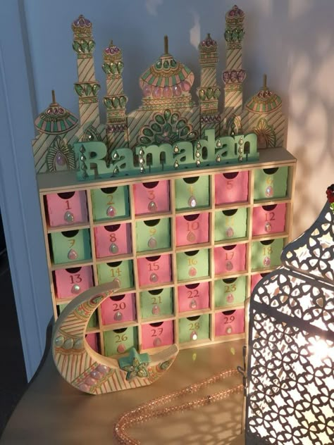 Deco Ramadan, Ramadan Mosque, Ramadan Ideas, Countdown Activities, Ramadan Calendar, Eid Decorations, Eid Adha, Ramadan Special, Islamic Holidays