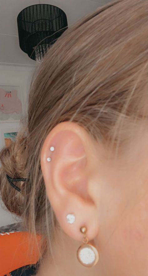 Doppel Helix Piercing, Cartlidge Earring Placement, Double Helix Piercing, Minimalist Ear Piercings, Diamond Earrings Indian, Different Ear Piercings, Unique Ear Piercings, Ear Peircings, Piercing Inspiration