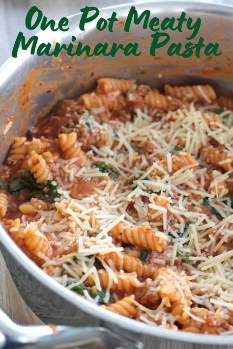 One Pot Meaty Marinara Pasta has ground beef and your favorite jar sauce. It is kid-friendly and can be on the table in under 30 minutes! Rotini Pasta Recipes, Ground Beef And Spinach, Marinara Pasta, Pasta Marinara, Hamburger Dishes, Ground Beef Pasta, Spaghetti Sauce Recipe, Pasta Noodle Recipe, One Pot Pasta Recipes