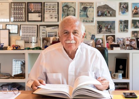 Moshe Safdie has encouraged others in the profession to become more reactive to the world's changing climate by designing adaptable spaces. Wallpaper For Bathroom, Moshe Safdie, Ancient Discoveries, Bathroom Walls, Living Modern, Urban Fabric, Inclusive Design, Online Security, Fashion Project