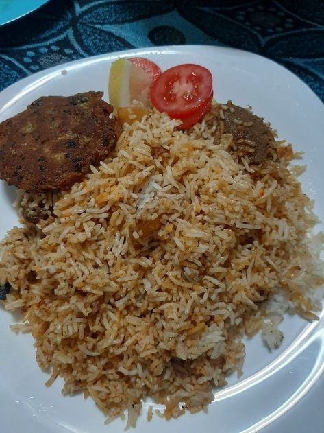 Kacchi Biryani, Bangladeshi Food, Food Snap, Bengali Food, Snap Food, Biryani, Pretty Food, Junk Food, Casual Outfits