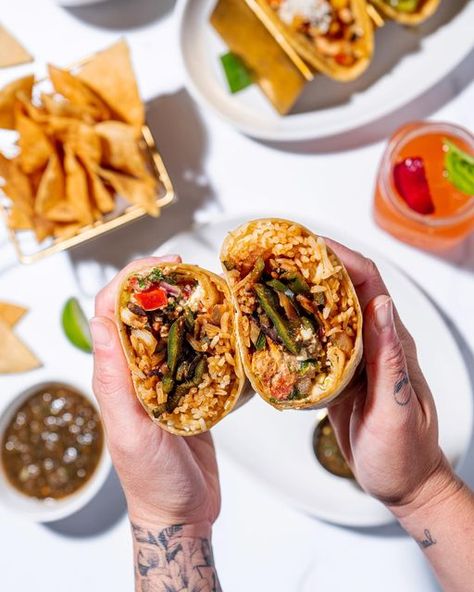 Tocaya Modern Mexican on Instagram: "Comment your favorite thing about burritos ⬇" Aesthetic Burrito, Gourmet Burritos, Burrito Photography, Burrito Bowl Photography, Burrito Photography Food Styling, Burrito Restaurant, Chicken Burrito Bowl, Food Photoshoot, Modern Mexican