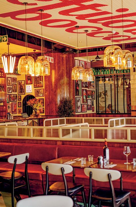 Best Restaurants In Naples Italy, Restaurant Interior Design Italian, Retro Italian Restaurant, Pizzeria Design Interior Italy, Old Italian Restaurant, Italian Pasta Restaurant, Vintage Italian Aesthetic, Italian Restaurant Aesthetic, Italian Cafe Interior