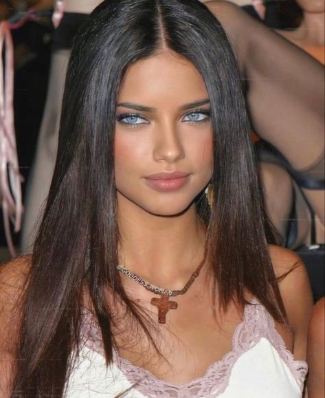 Adrina Lima, Lima Model, Adriana Lima Style, Victoria Secret Models, Girl Celebrities, Adriana Lima, Dark Hair, Blue Eyes, Cute Hairstyles