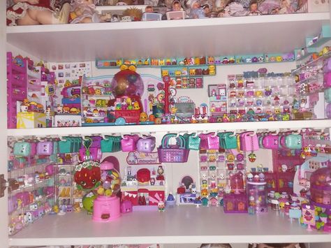 Shopkins Display, 2000s Toys, Shopkins Toys, Diy Girls Bedroom, Diy Playroom, Baby Doll Nursery, 2010s Nostalgia, Adorable Homes Game, Nostalgic Toys