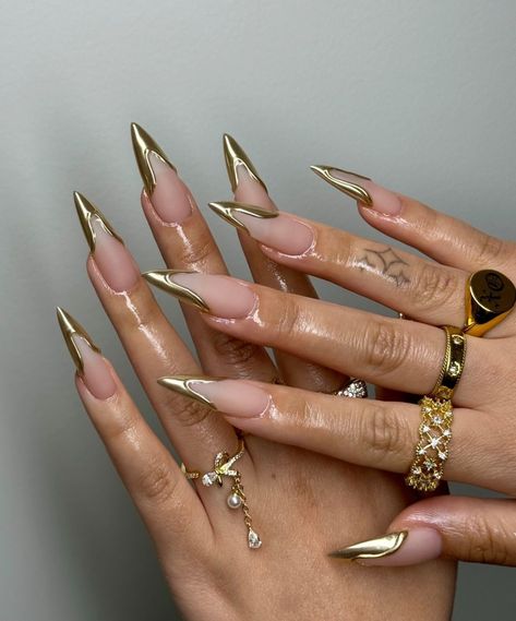 Almond Gold Nails, Neon Tips, Gold Stiletto Nails, Gold Chrome Nails, Sharp Nails, Acrylic Nail Set, Fancy Nails Designs, Stiletto Nails Designs, Casual Nails