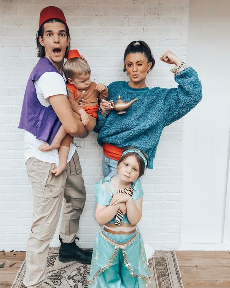 Aladdin Family Costume, Easy Family Halloween Costumes, Aladdin Costume, Arizona Style, A Family Of Four, Desert Fashion, Costume Themes, Family Of Four, Group Costumes