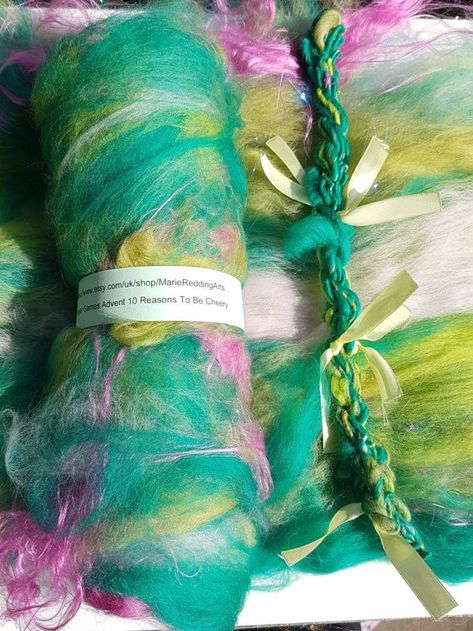 Die Tribute Von Panem, Wool Batts, Hand Painted Yarn, Art Batts, Drop Spindle, Yarn Inspiration, Free Gift Tags, Suzanne Collins, Spinning Fiber