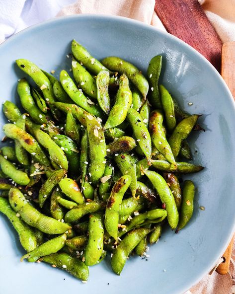 Garlic Edamame Recipe, Edamame Benefits, Edamame Recipe, Edamame Recipes, Dill Dressing, Nutrient Dense Food, Nutritious Snacks, Stir Fries, Asian Dishes