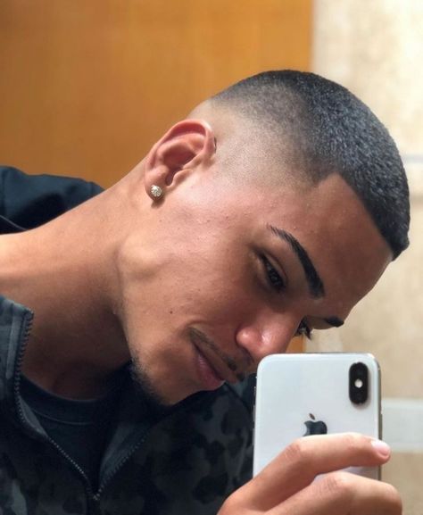 Buzz Cut For Men, Classic Mens Haircut, Very Short Hair Men, Crew Cut Haircut, Men Fade Haircut Short, Buzz Cut Hairstyles, Curly Hair Fade, Gents Hair Style, Men Haircut Curly Hair