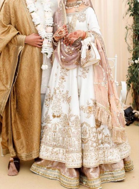 White Lehenga Bridal Pakistani Dresses, White And Pink Nikkah Dress, White Pakistani Bridal, Nikkah Bride Dress, Nikkah Outfit, Nikkah Bride, Baju Kahwin, Nikah Outfit, Desi Wedding Dresses