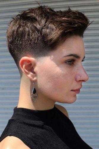 Barber Basics: Taper Haircut for Women ★ See more: http://lovehairstyles.com/taper-haircut-women/ Tapered Haircut For Women, Fade Haircut Women, Taper Haircut, Tomboy Haircut, Tapered Hair, Taper Fade Haircut, Tapered Haircut, Super Short Hair, Haircut Styles