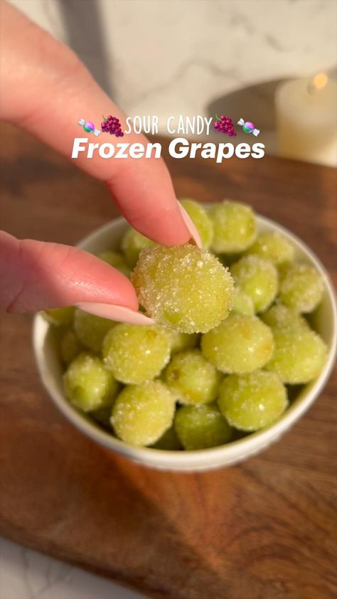 Frozen Grapes Recipe, Sleepover Snacks, Sugared Grapes, Frozen Grapes, Grape Recipes, Homemade Beef, Easy Snack Recipes, Sour Candy, Sweet Snacks Recipes