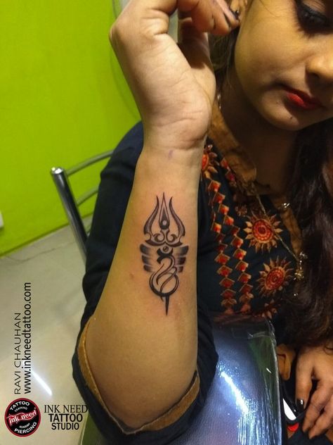 Trisula with Om On Girls hand it look perfet on girls hand . if you wanna have it come we will make you perfect with lots of efforts and percision . Trisula Tattoo, Trisula Tattoo Design, Small Symbol Tattoos, You Perfect, Shiva Wallpaper, Symbol Tattoos, Hand Tattoos For Guys, Dark Art Drawings, Wolf Tattoos