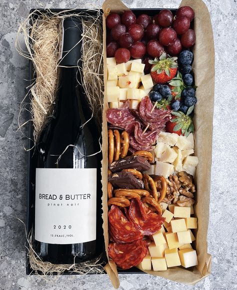 Charcuterie Box With Wine, Graze Box Ideas, Charcuterie Gift Ideas, Individual Grazing Boxes, Red Wine Cheese, Charcuterie Gift Box, Graze Boxes, Charcuterie Box, Grazing Food