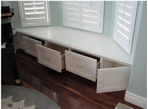 built in bay window seat storage turned into drawers for easier accessibility - I would LOVE to turn the trunks into drawers like this! Kitchen Window Seat Ideas, Bay Window Storage, Bay Window Benches, Window Seat Ideas, Bay Window Ideas, Kitchen Window Design, Window Seat Kitchen, Window Seating, Bay Window Seat