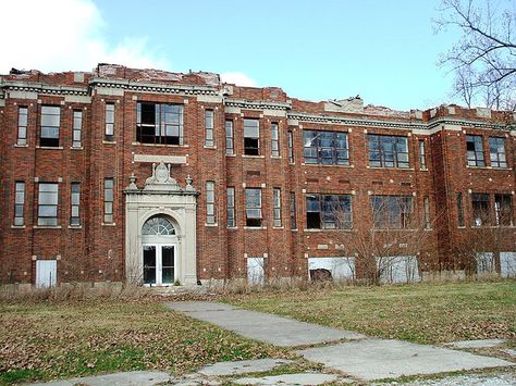 abandoned+homes+in+indiana | Abandoned Indiana School | Flickr - Photo Sharing! Abandoned Indiana, Abandoned Hotels, Old Abandoned Buildings, Apocalypse Aesthetic, Abandoned Homes, Abandoned Property, Old Abandoned Houses, Old School House, Most Haunted Places