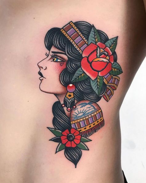 Traditional Tattoo Girl Head, Traditional Tattoo Girls, Bull Skull Tattoos, Mujeres Tattoo, Cowgirl Tattoos, Optical Illusion Tattoo, Traditional Style Tattoo, Rose Tattoos For Men, Traditional Tattoo Sleeve