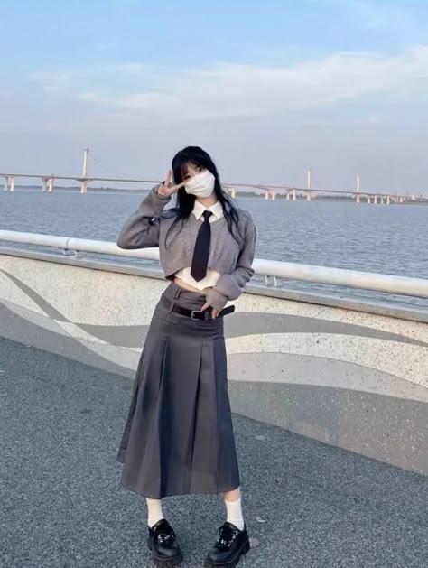 Long Skirt Asian Style, Miu Miu Long Skirt, Asian Long Skirt Outfits, Japanese Street Style 2023, Maxi Grey Skirt Outfit, Japanese Skirt Outfits Long, Acubi Long Skirt Outfit, Long Skirt Japanese Style, How To Style Grey Skirt