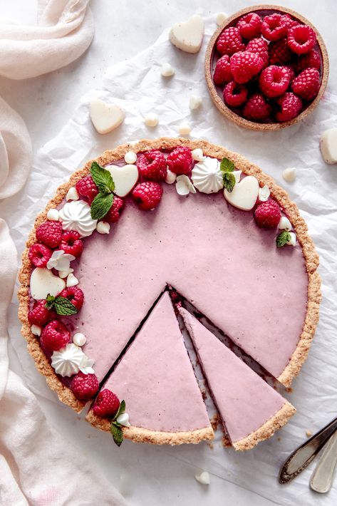 تشيز كيك بالفراولة, Mousse Tart, Tarte Vegan, Vegan Tarts, Patisserie Vegan, Raspberry Mousse, Freeze Dried Raspberries, Raspberry Tarts, Dried Raspberries