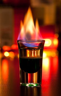 How to make a Flaming Dr. Pepper Shooter.  I'm down with this. Flaming Cocktails, Flaming Shots, Flaming Dr Pepper, Cocktails Vodka, Shooter Recipes, Alcoholic Drinks Pictures, Crazy Party, Coctails Recipes, Cocktail Shots