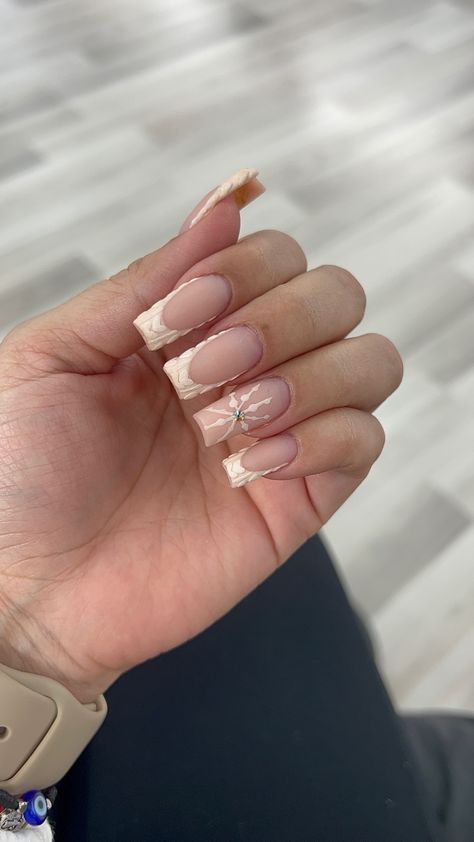 French Tip And Sweater Nails, Nail Inspo 2023 Christmas, Sweater Nails With Bling, Nail Ideas Sweater, Acrylic Nails Sweater Design, Christmas Nails Knitted, Knitted Sweater Nails, Pink Sweater Nail Designs, Winter Nails Beige