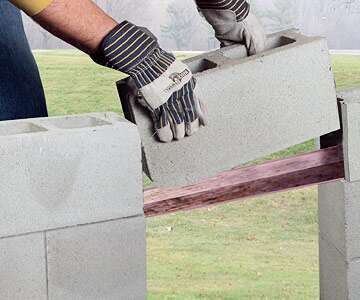 Diy Outdoor Kitchen With Cinder Blocks, Outdoor Kitchen Retaining Wall, Build Outdoor Kitchen Diy, Outdoor Kitchen Cinder Block Diy, Diy Cinder Block Outdoor Kitchen, Outdoor Kitchen Diy On A Budget Simple, Cement Block Outdoor Kitchen, Diy Outdoor Kitchen Countertop, How To Build An Outdoor Kitchen