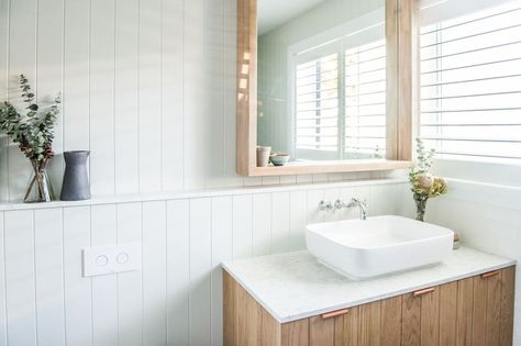 Bunnings Warehouse on Instagram: “This Hamptons inspired bathroom was achieved with @easycraft.panels EasyCLAD Wet Area panels- a stylish alternative to tiles. #bunnings…” Toilet Cistern, Coastal Vibes, Downstairs Bathroom, Main Bathroom, Bathroom Renos, Laundry In Bathroom, Wall Cladding, Bathroom Space, Bathroom Renovations