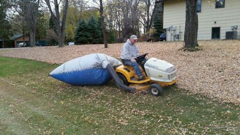 Diy riding mower leaf bagger Lawn Vacuum, Leaf Sweeper, Lawn Mower Maintenance, Leaves On The Ground, Lawn Mower Repair, Lawn Mower Storage, Tractor Idea, Lawn Mower Tractor, Diy Leaves