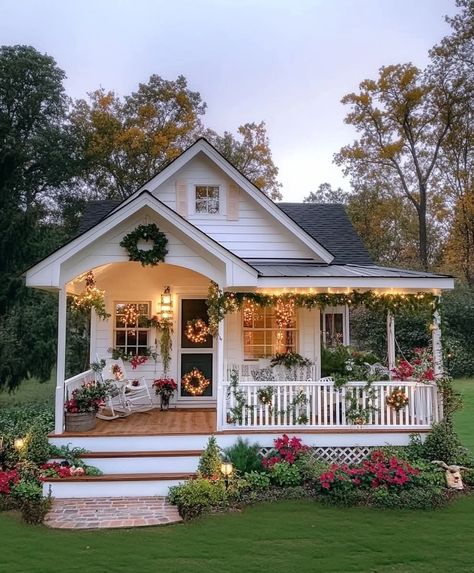 Cottage Siding Exterior, Shabby Chic House Exterior, Wood Cottage House, Cozy Cottage Exterior, Cute Cottage House, Modern Cottage Exterior, Little Cottage House, Cottage Exterior Ideas, Future House Aesthetic