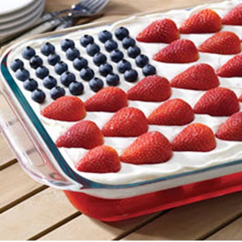 Dessert - Jello American Flag Flag Jello, Flag Cheesecake, Patriotic Cheesecake, Patriotic Jello, Flag Cake Recipe, Jello Cheesecake, Patriotic Treats, Snickers Cake, Festive Baking