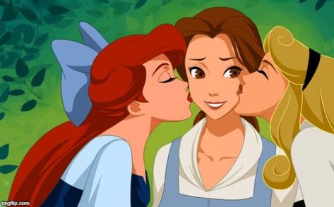 Disney-Paare, die du so bisher noch nie gesehen hast! Ein Dreiergespann aus Bell, Arielle und Dornröschen. Disney Princess Kiss, Disney Princess Yuri, Three Princesses, Alternative Disney, Disney Crossover, Flipagram Instagram, Disney Princess Fan Art, Dark Disney, Disney Crossovers