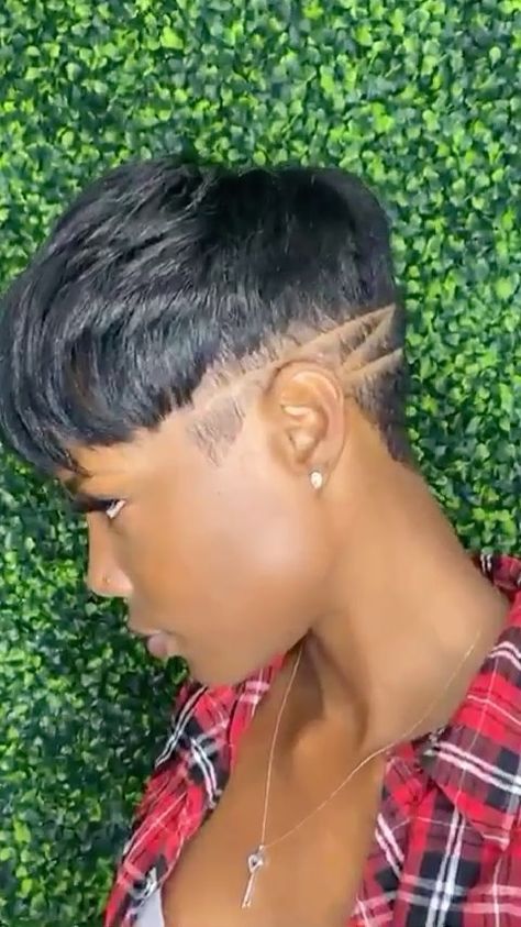 Pixie Bowl Cut Black Women, Bowl Pixie Haircut Black Women, Bowl Pixie Haircut, Bowl Haircut Women Black, Bowl Cut Black Women, Pixie Bowl Cut, Bowl Cut For Women, Short Hair Pixie Cuts Black Women, Modern Bowl Cut