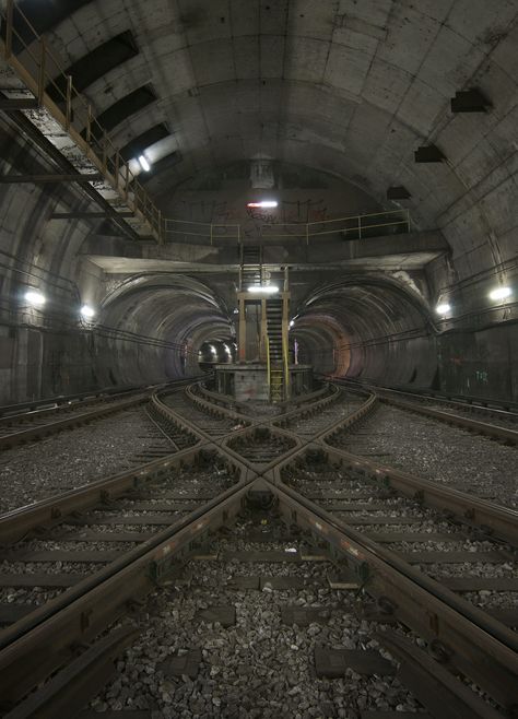 Black Buildings, Train Tunnel, Underground Tunnels, U Bahn, London Underground, Abandoned Buildings, Train Tracks, Environment Concept Art, Urban Photography