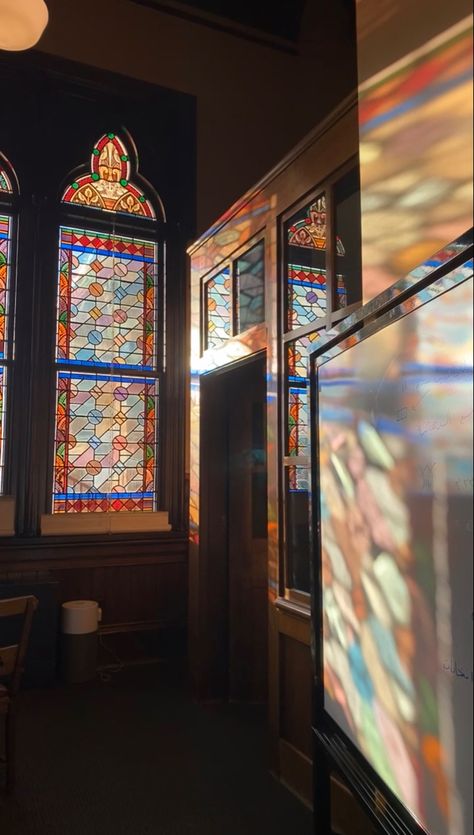 Gothic revival memorial hall colorful stained glass ivy league Gothic Classroom Aesthetic, Gothic Classroom, University Classroom, Classroom Aesthetic, Gothic Revival, Harvard University, Ivy League, Boarding School, Dark Academia